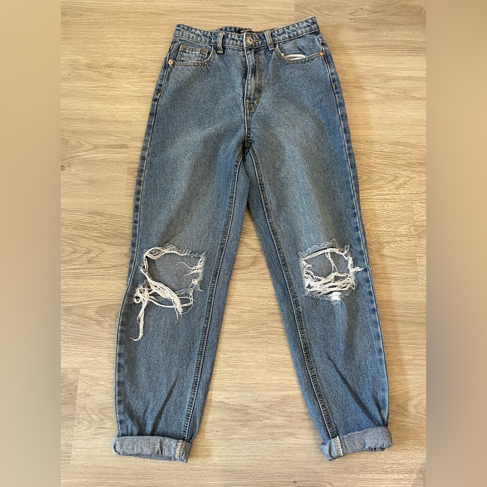 PRETTYLITTLETHING Blue Baggy Ripped High Rise Denim MOM Jeans. Size 4